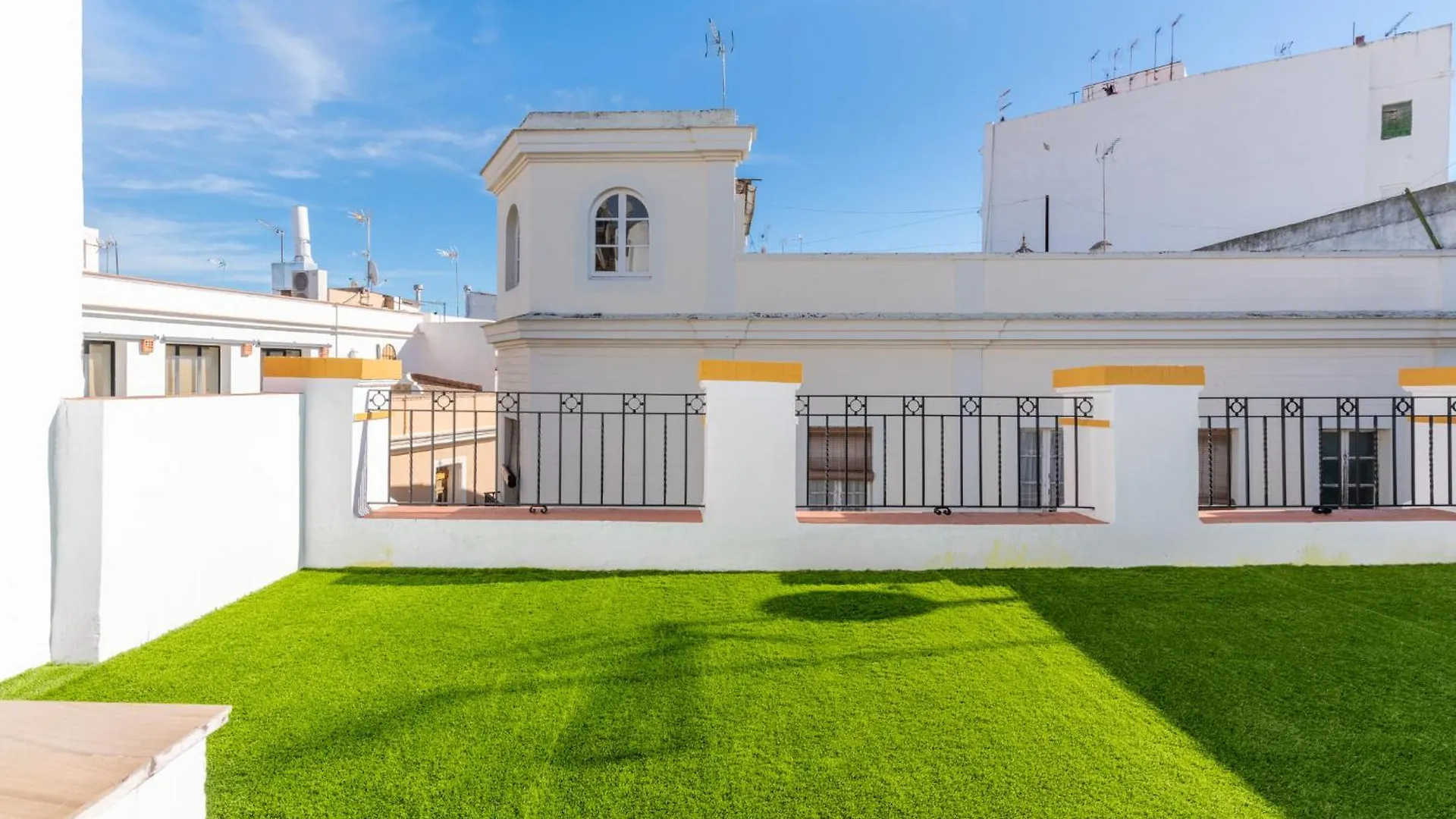 Santa Barbara Central Suites, Sevilla location