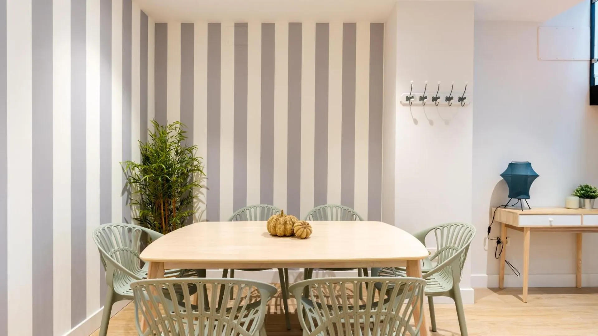 Santa Barbara Central Suites, Sevilla 0*, Seville